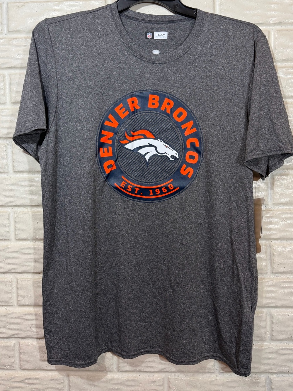 Denver Broncos NFL Team Apparel NWT Gray Graphic T-Shirt Men's Large